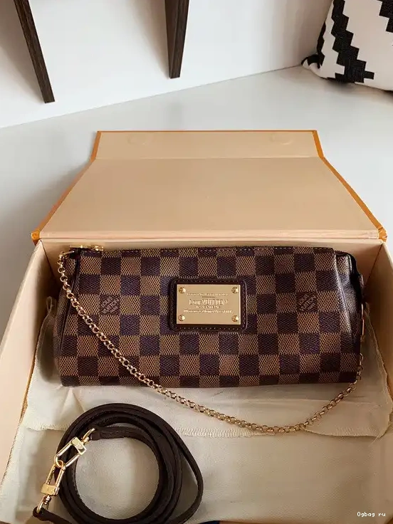 VUITTON EVA LOUIS 0412